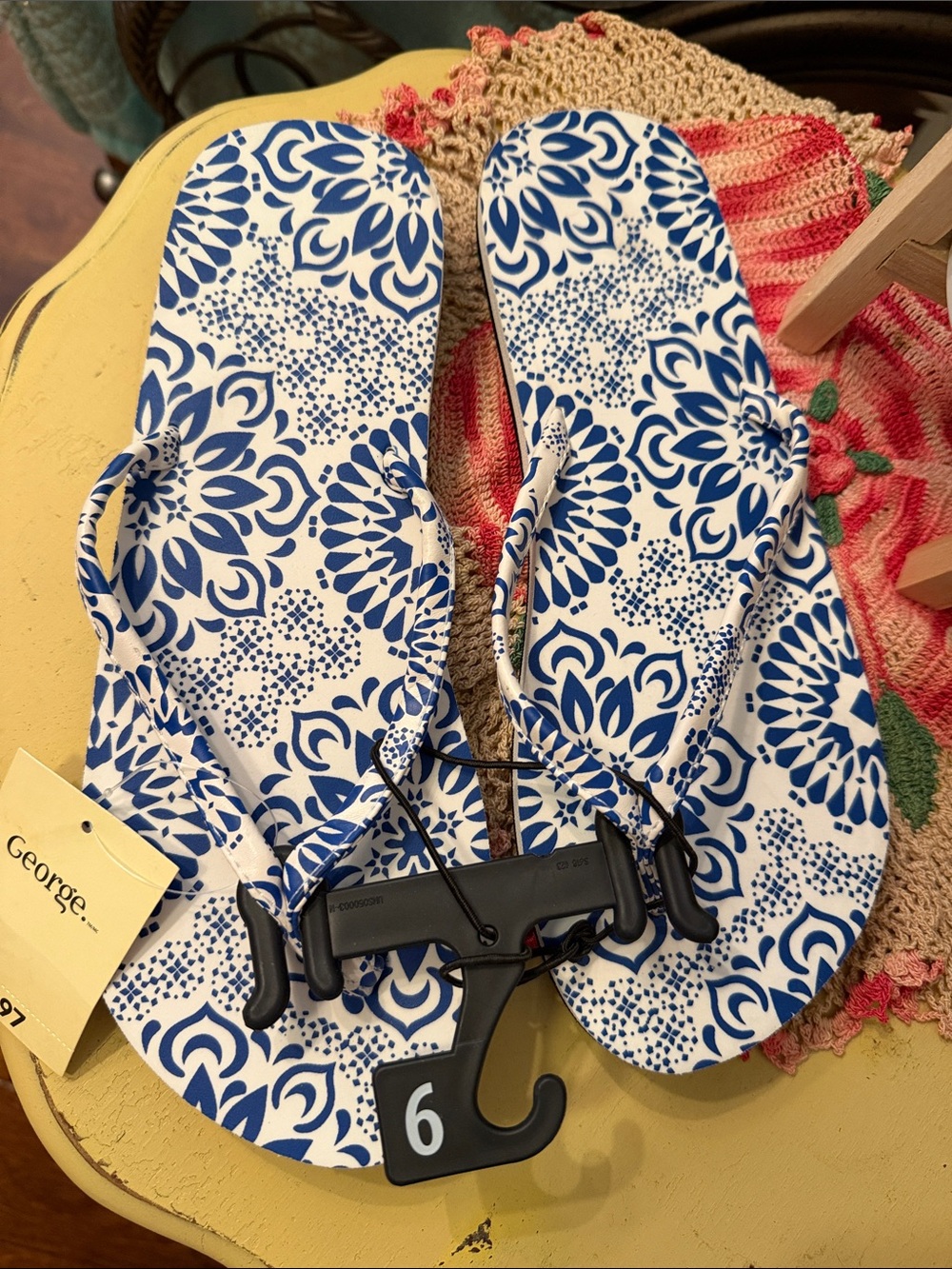 🆓🆓🆓FREE W/Purchase🆓🆓George Blue & White Floral-Print Flip Flops-9